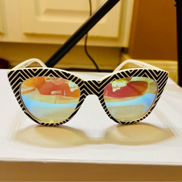 Quay Australia Zigzag Sunglasses with Reflective Lenses - Picture 8 of 9